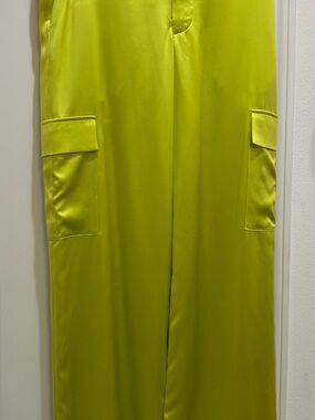 Wide-Leg Cargo Pants in Lime